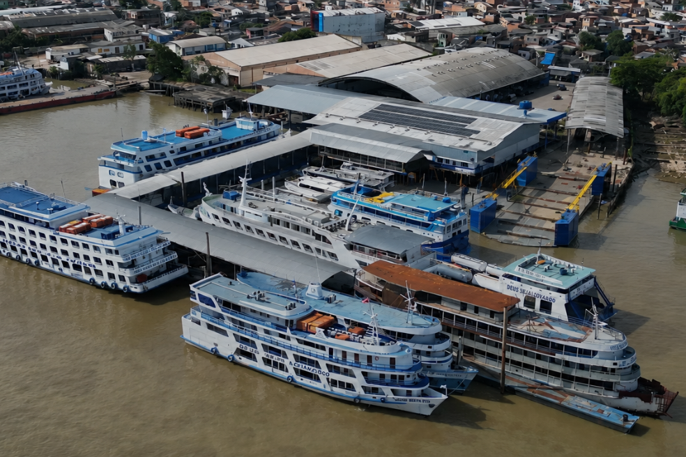 barcos no porto de belém